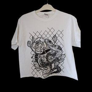 Jerzees Cropped White Tee with Black Snake and Rose Design - S